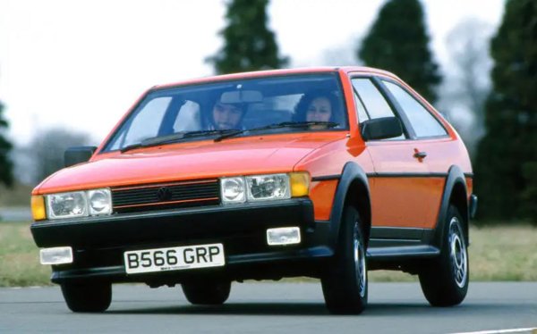 Golf GTI може да привлича известно внимание, но Volkswagen вече разполага със спортен автомобил с предно предаване в своите редици. Става въпрос за купето Scirocco, което използва същия 1.6-литров двигател със 110 к.с., въпреки че Scirocco е малко по-бърз като ускорява от 0 до 100 км/ч за 8,5 секунди спрямо 8,7 секунди при GTI.